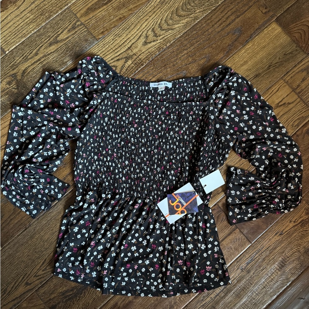 NWT Uncommon Job Black Floral Top Size Medium